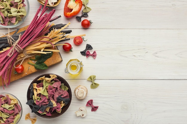 Składniki na drewnianym stole